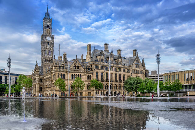 Bradford City Hall and Mirror Pool in City Park, a famous landmark in Bradford. Unblockers.net provides professional drain unblocking services throughout Bradford for homes and businesses.