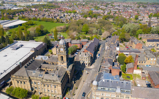 Drone view of Morley Town Hall and the surrounding area in Morley, West Yorkshire. Unblockers.net offers expert drain unblocking services across Morley with 24/7 availability and fixed pricing.